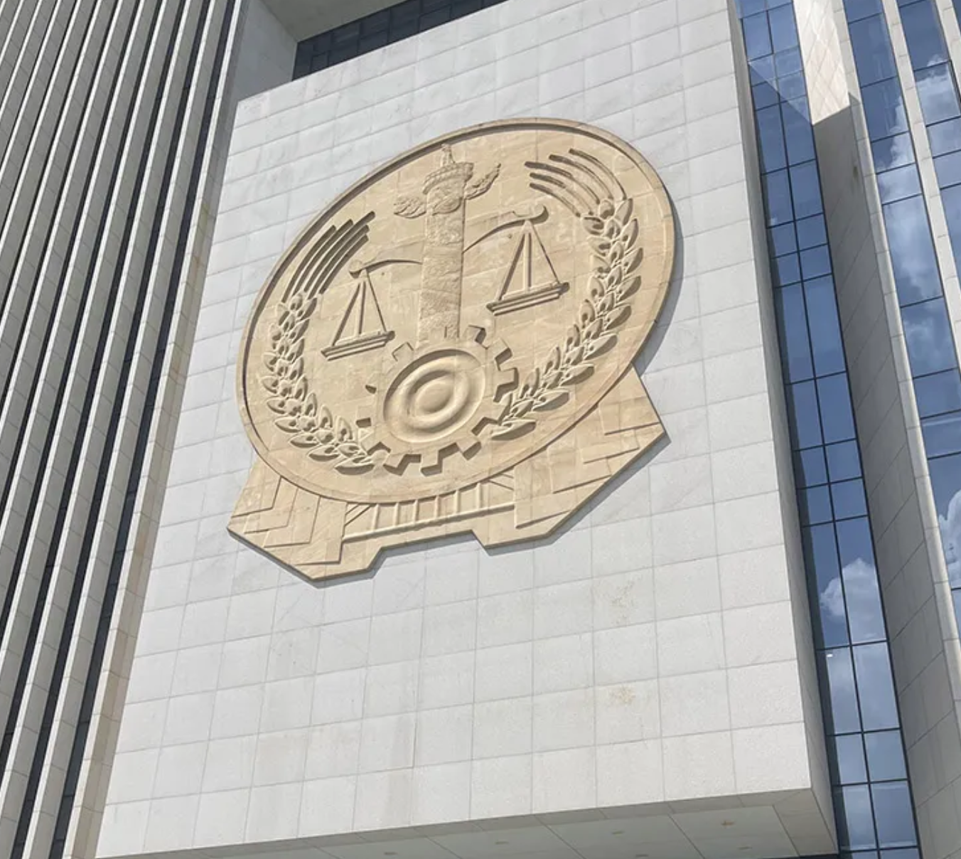 深圳专业继承律师唐云虹以案说法:跨境离婚文书公证认