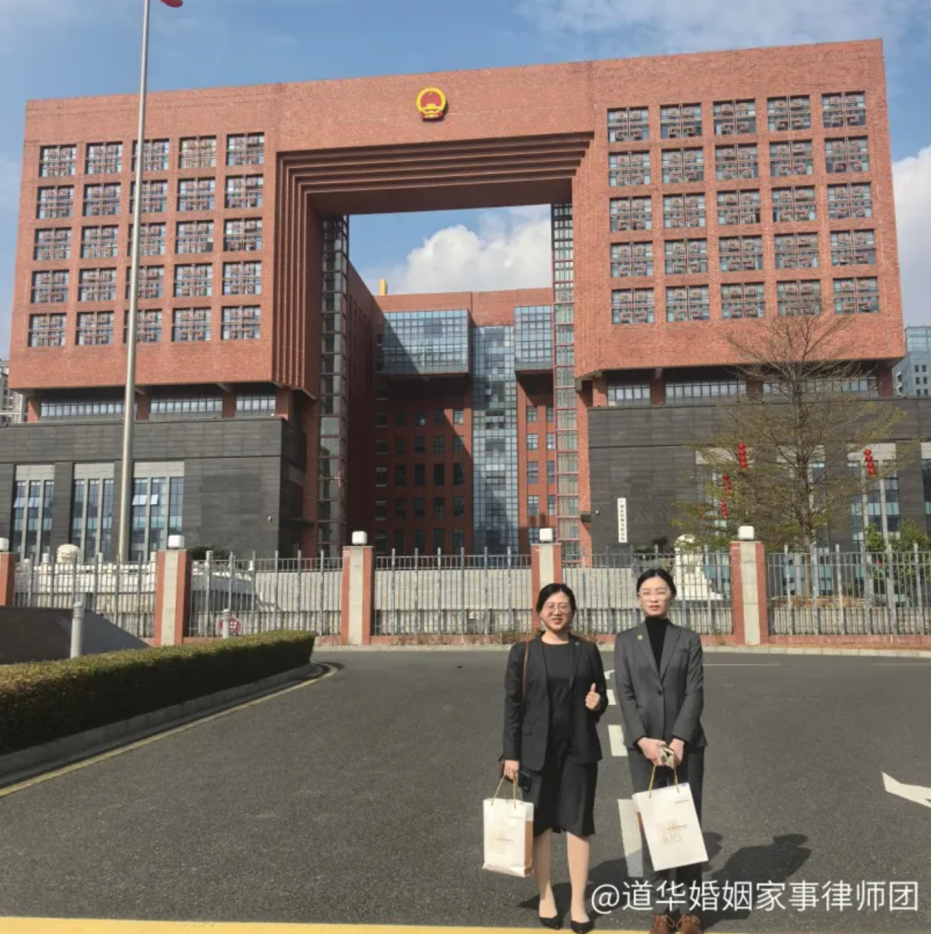 老人用夫妻共有房产签遗赠扶养协议有效吗？深圳专业的